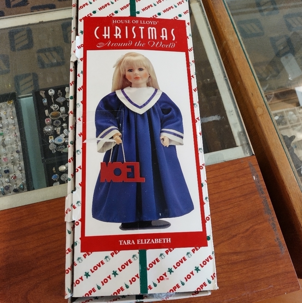 House of Lloyd Christmas Around the World Doll - Picture 11 of 11